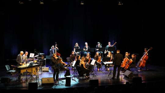 🎷 Wieczór z jazzową elegancją – We4 i Suwalska Orkiestra Kameralna oczarowali publiczność