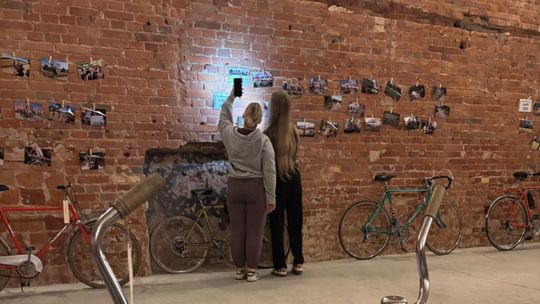 🚲 Wigrami dookoła Bałtyku – wystawa rowerów z PRL-u w przestrzeni dawnego Kina Bałtyk