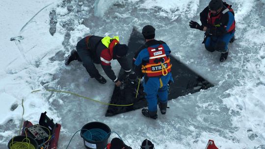 „WINTERFELL 2026” – specjalistyczne ćwiczenia ratownictwa wodnego na jeziorze Wigry