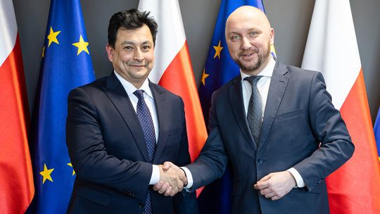 🤝 Wizyta ambasadora Uzbekistanu w Podlaskiem. Rozmowy o współpracy gospodarczej, edukacji i kulturze