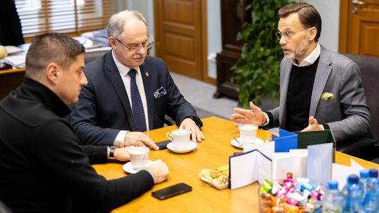 Wojewoda Podlaski Jacek Brzozowski w Suwałkach. Miliony na bezpieczeństwo, żłobek z KPO i sportowe emocje Wojewoda Podlaski Jacek Brzozowski w Suwałkach. Miliony na bezpieczeństwo, żłobek z KPO i sportowe emocje