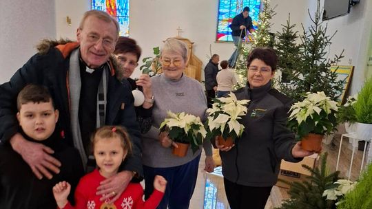 Wspólne przygotowanie kościoła na Święta Bożego Narodzenia