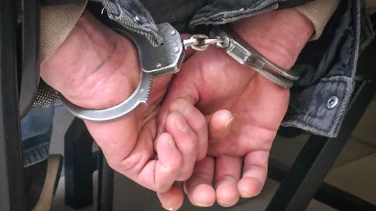 Wszedł do domu byłej partnerki przez piwnicę. 42-latek z Sokółki z zarzutem naruszenia miru domowego 🚔 Wszedł do domu byłej partnerki przez piwnicę. 42-latek z Sokółki z zarzutem naruszenia miru domowego 🚔