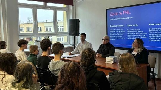 🌟 Wyjątkowe spotkanie z mistrzem olimpijskim Wojciechem Fortuną w Zespół Szkół nr 4 w Suwałkach🏅 🌟 Wyjątkowe spotkanie z mistrzem olimpijskim Wojciechem Fortuną w Zespół Szkół nr 4 w Suwałkach🏅