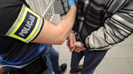 🚨 Wykorzystał otwarte drzwi i okradł piwnicę. 29-latek zatrzymany przez policję 🚨 Wykorzystał otwarte drzwi i okradł piwnicę. 29-latek zatrzymany przez policję
