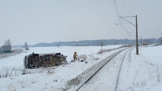 🚨 Wypadek kolejowy w Zastoczu. Bus zderzył się z pociągiem