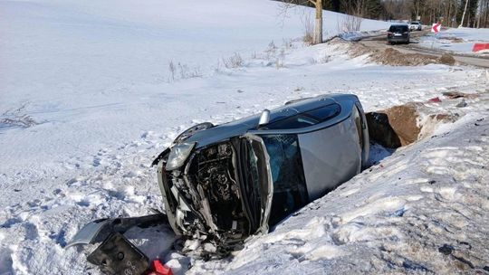 Wypadek na DK65 między Oleckiem a Ełkiem. Jedna osoba trafiła do szpitala Wypadek na DK65 między Oleckiem a Ełkiem. Jedna osoba trafiła do szpitala