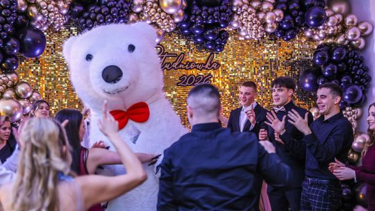 Wystartował sezon studniówek w Suwałkach. Jako pierwsi bawili się uczniowie ZS nr 6 i II LO