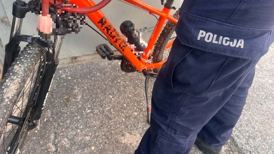 Wyszedł ze sklepu i odjechał cudzym rowerem. Pomylił go ze swoim skradzionym