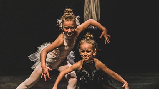 🎤🎭 XXV edycja Muszelek Wigier rozpoczęta! Suwałki rozbrzmiewają tańcem i śpiewem młodych artystów