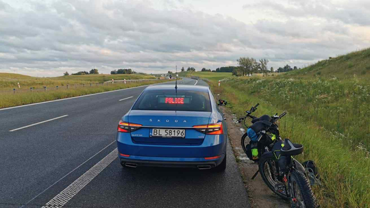 🚴‍♂️ Z Finlandii... na ekspresówkę! Bracia jechali rowerami trasą S61