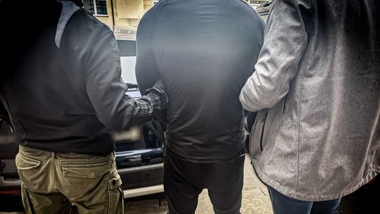 Z kominiarką i bronią napadł na dwa sklepy w Białymstoku. 42-latek stanął przed sądem