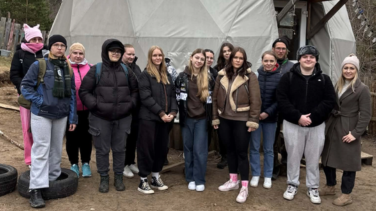 Zajęcia w lesie zamiast w sali. Studenci z Suwałk uczą się inaczej