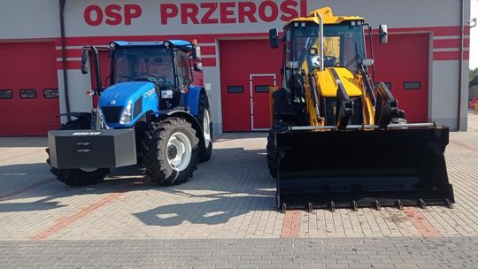 🚜 Zakup ciągnika rolniczego oraz koparko-ładowarki w Gminie Przerośl 🚧