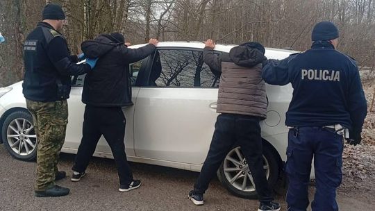 🚔 Zatrzymana obywatelka Łotwy przewoziła dwóch Afgańczyków. Interwencja Straży Granicznej i Policji w Mieruniszkach 🚨 🚔 Zatrzymana obywatelka Łotwy przewoziła dwóch Afgańczyków. Interwencja Straży Granicznej i Policji w Mieruniszkach 🚨