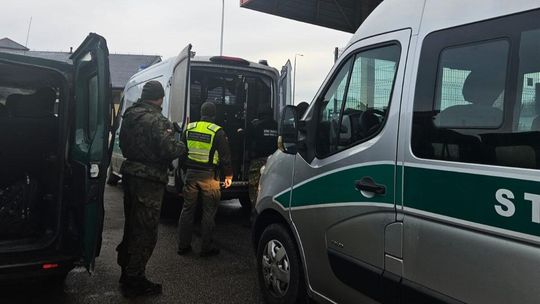 🚔 Zatrzymany kierowca przewożący nielegalnych migrantów. Straż Graniczna z Rutki-Tartak udaremniła kolejny transport 🚔 Zatrzymany kierowca przewożący nielegalnych migrantów. Straż Graniczna z Rutki-Tartak udaremniła kolejny transport
