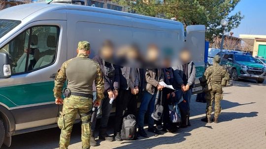 Zatrzymany kurier przy granicy z Litwą. Przewoził pięciu cudzoziemców Zatrzymany kurier przy granicy z Litwą. Przewoził pięciu cudzoziemców