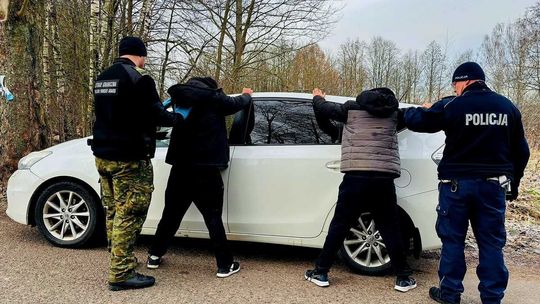 🚔 Zatrzymany pojazd z osobami przebywającymi w Polsce nielegalnie 🚔 Zatrzymany pojazd z osobami przebywającymi w Polsce nielegalnie