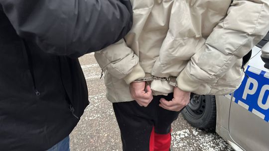 👮👮 Zatrzymany w nocy poszukiwany 58-latek 👮🌙 👮👮 Zatrzymany w nocy poszukiwany 58-latek 👮🌙