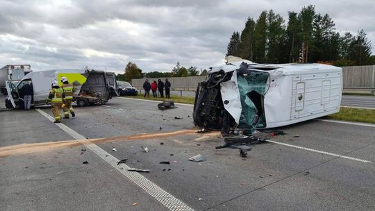 Zdarzenie drogowe na trasie S-61. Interweniowały służby ratunkowe