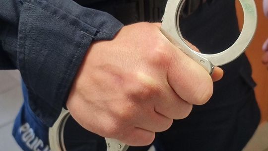 🕵️‍♂️ Zdemolowali salon gier i ukradli rower – grozi im do 5 lat więzienia 🚨