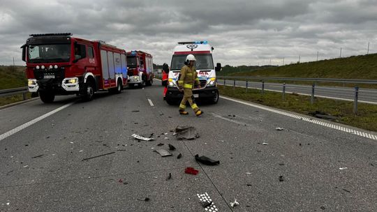 Zderzenie dwóch pojazdów na drodze S61. Na miejscu służby ratunkowe