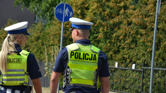 🚨 Zgłosił kolizję… i trafił w ręce policji! 32-latek z Suwałk był poszukiwany