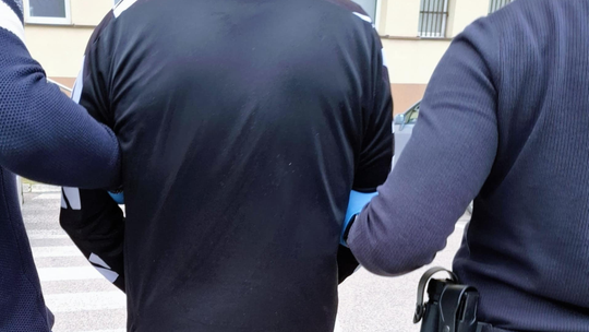 🚨 Złamał zakaz zbliżania – został zatrzymany! 🚔 🚨 Złamał zakaz zbliżania – został zatrzymany! 🚔