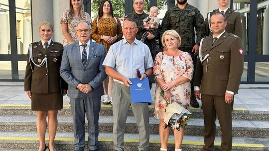 Złoty Medal „Za zasługi dla obronności kraju” Złoty Medal „Za zasługi dla obronności kraju”