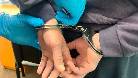 🚔 Znęcał się nad partnerką. 47-latek usłyszał zarzuty i został objęty dozorem
