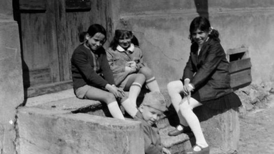 🎒 „Życie ucznia po szkole” – wspomnienia dawnych Suwałk w Archiwum Państwowym 🏫