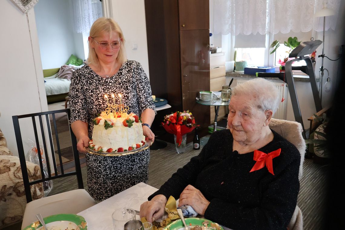 🎉 103. urodziny Pani Wandy Czuper. Wyjątkowy jubileusz w Gminie Raczki 🎂