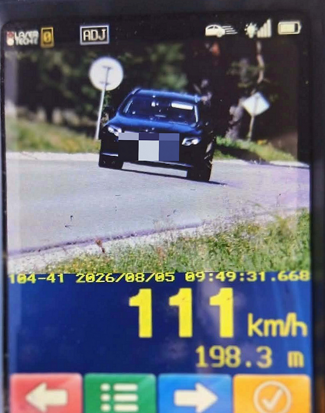 111 km/h w terenie zabudowanym. Kierująca mercedesem straciła prawo jazdy