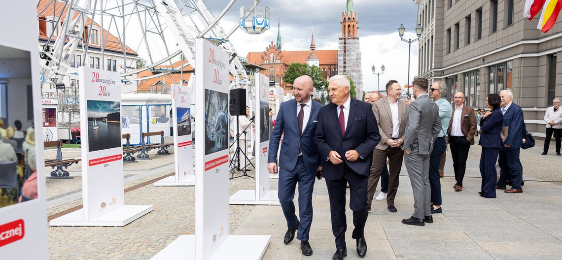 20 lat inwestycji w Białymstoku na plenerowej wystawie. Ekspozycja stanęła na deptaku