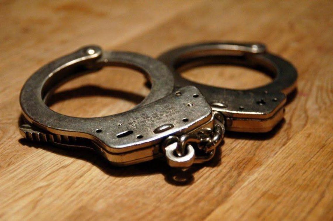 30-latek zaatakował ratownika medycznego i policjantów. Grożą mu 3 lata więzienia