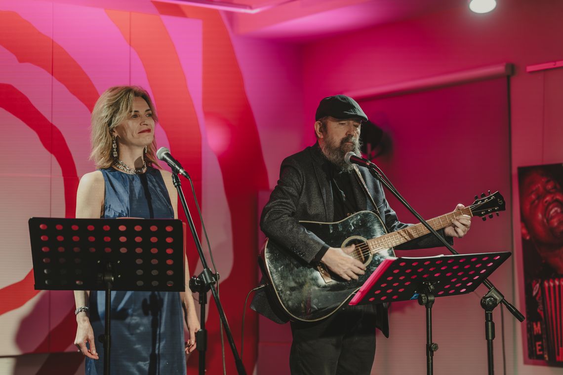 ✨ 9 grudnia w Kawiarence Artystycznej SOK odbył się piękny, przedświąteczny koncert duetu „Krzysztof i Olena” pt. „Nad światem cicha noc”. ✨ 9 grudnia w Kawiarence Artystycznej SOK odbył się piękny, przedświąteczny koncert duetu „Krzysztof i Olena” pt. „Nad światem cicha noc”.