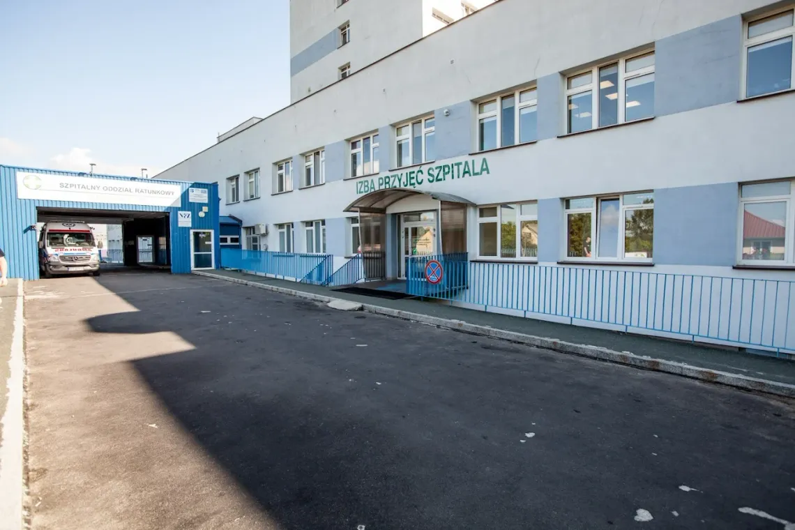 Agresywny pacjent zaatakował personel SOR w Suwałkach. Ranni lekarz i ratownik medyczny