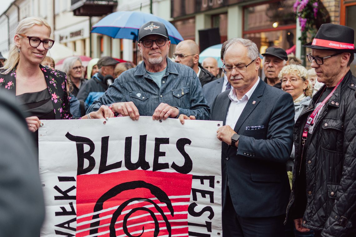 🎸 Aleja Gwiazd Bluesa w Suwałkach rośnie w siłę! Odsłonięto 16. tablicę! 🎉