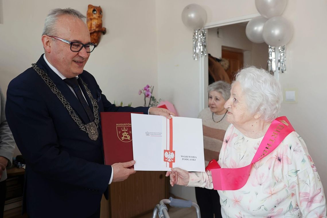 Augustów świętuje 100. urodziny Pani Katarzyny 🎂🎉