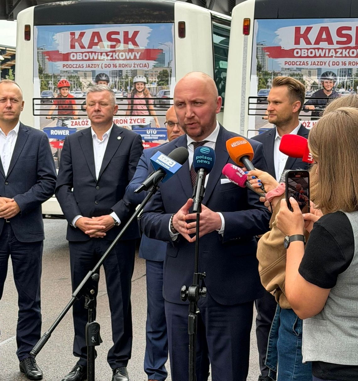 🚌👮 Autobusy przypominają o bezpieczeństwie. PKS Nova i Policja ruszyły ze wspólną kampanią 🚌👮 Autobusy przypominają o bezpieczeństwie. PKS Nova i Policja ruszyły ze wspólną kampanią