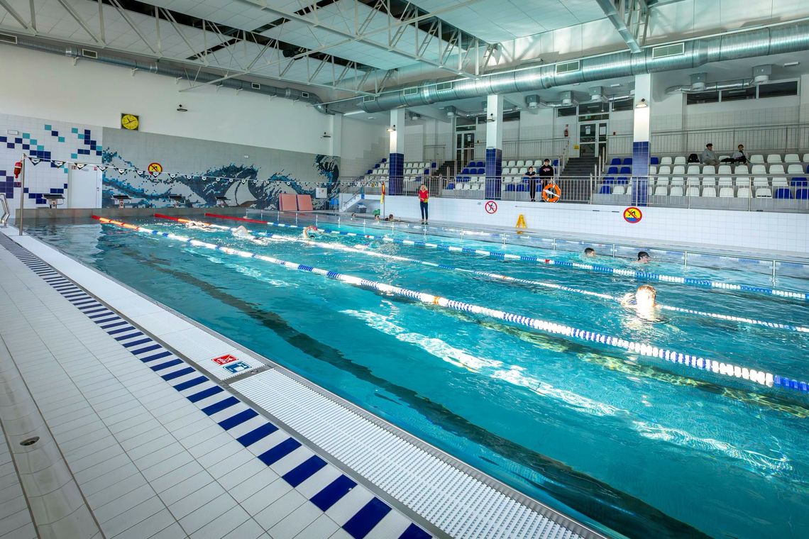 Basen przy SP nr 10 w Suwałkach ponownie otwarty. Pływalnia wraca po wakacyjnej przerwie Basen przy SP nr 10 w Suwałkach ponownie otwarty. Pływalnia wraca po wakacyjnej przerwie