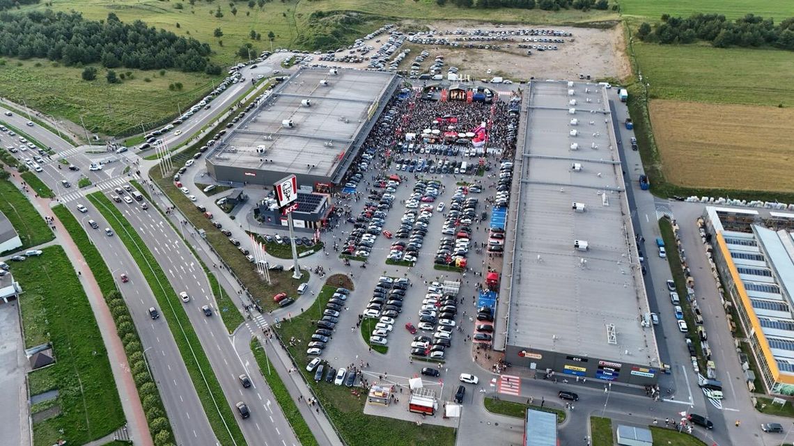 🛍️ BIG Suwałki oficjalnie otwarte! Tysiące mieszkańców świętowało nowy rozdział parku handlowego 🛍️ BIG Suwałki oficjalnie otwarte! Tysiące mieszkańców świętowało nowy rozdział parku handlowego