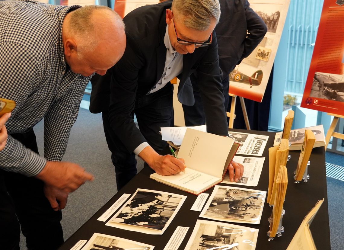 „Biografie Suwalszczyzny”: Generał Witold Urbanowicz w centrum uwagi ✈️ „Biografie Suwalszczyzny”: Generał Witold Urbanowicz w centrum uwagi ✈️