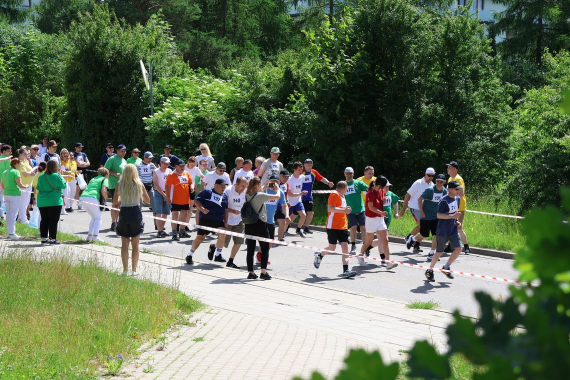 🏃 Blisko 200 uczestników na starcie. XXI Integracyjny Bieg Uliczny odbył się przy DPS „Kalina” 🏃 Blisko 200 uczestników na starcie. XXI Integracyjny Bieg Uliczny odbył się przy DPS „Kalina”