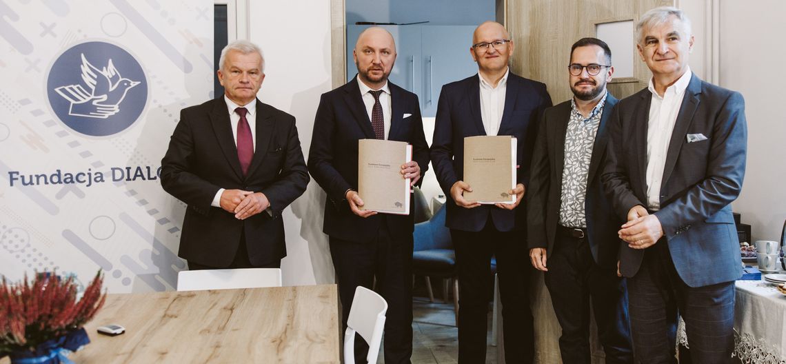 Blisko 5 mln zł z funduszy europejskich dla Fundacji Dialog. Wsparcie także dla mieszkańców Łomży Blisko 5 mln zł z funduszy europejskich dla Fundacji Dialog. Wsparcie także dla mieszkańców Łomży