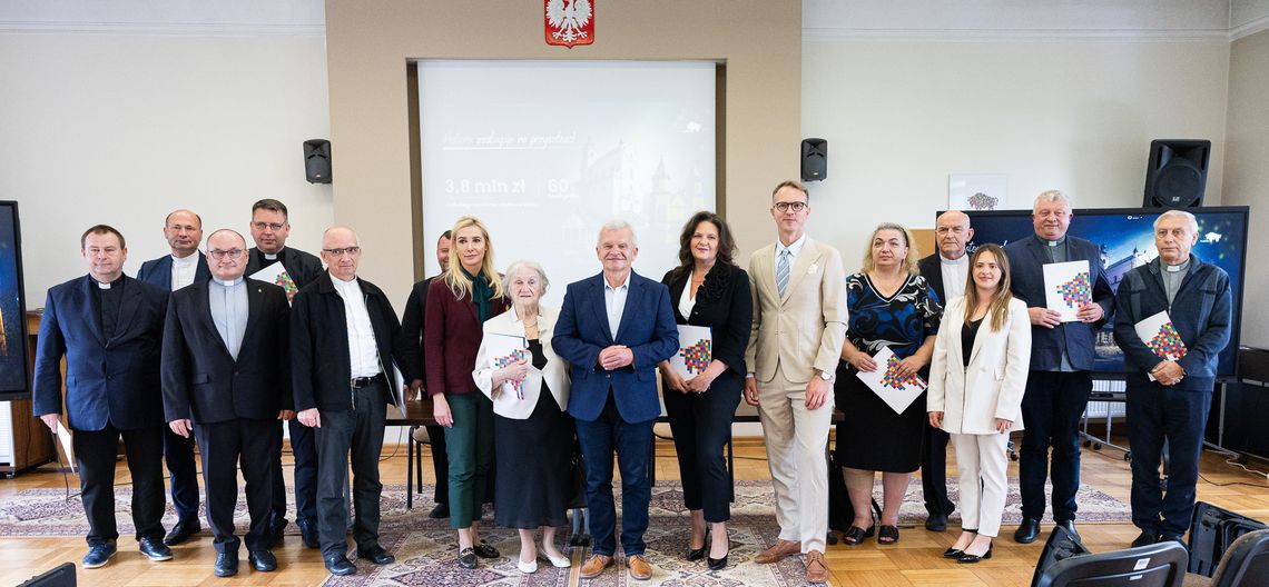 Blisko 800 tys. zł na ratowanie zabytków. Województwo Podlaskie podpisało pierwsze umowy