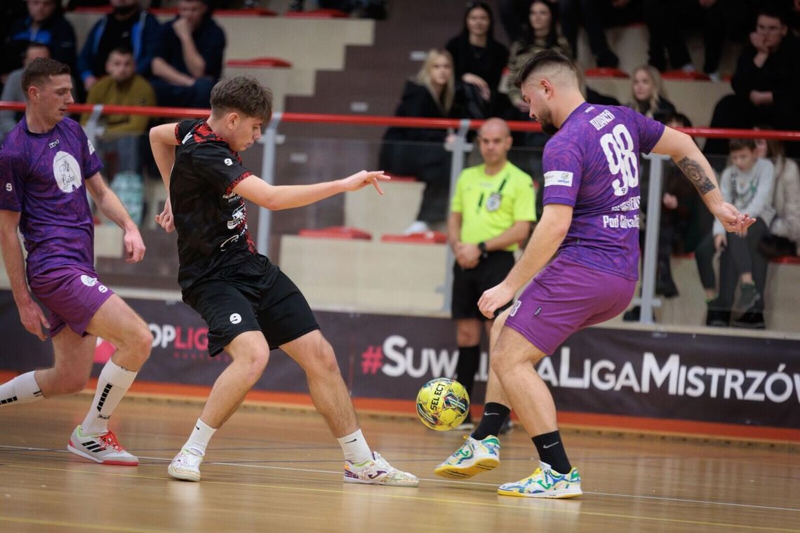 ⚽ Blisko połowa sezonu Suwalskiej Ligi Mistrzów za nami! Emocje rosną z kolejki na kolejkę 🔥 ⚽ Blisko połowa sezonu Suwalskiej Ligi Mistrzów za nami! Emocje rosną z kolejki na kolejkę 🔥