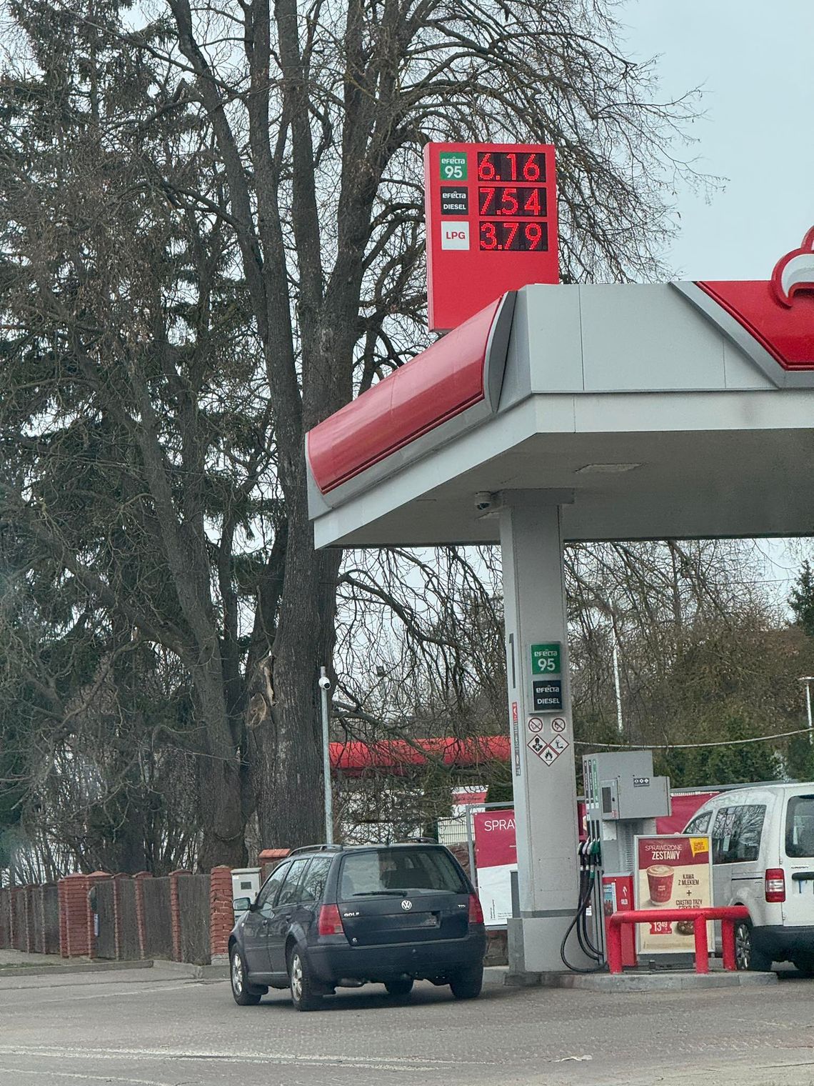 Ceny paliw w dół! Kierowcy mogą liczyć na tańsze stacje 🚗⛽