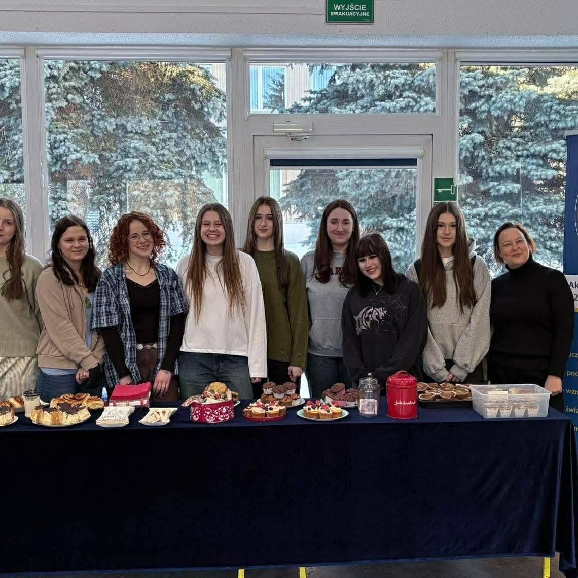 Charytatywny kiermasz słodkości w III LO