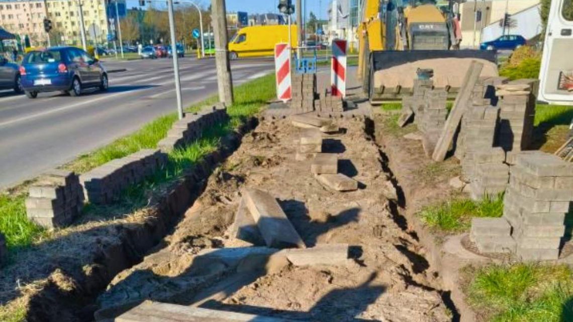 Codzienne naprawy dla komfortu mieszkańców. Drogowcy pracują w różnych częściach Suwałk